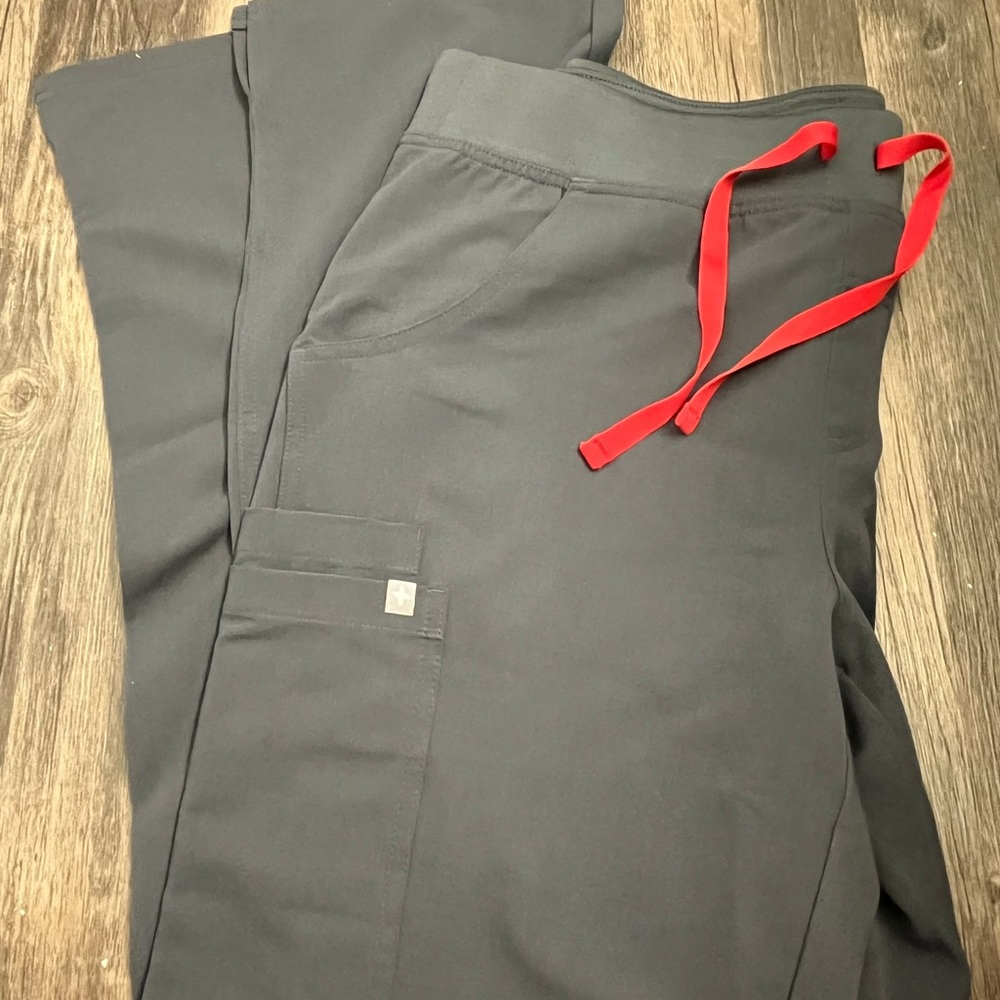 ⭐️⭐️SALE⭐️⭐️ Figs Gray Scrub Pants